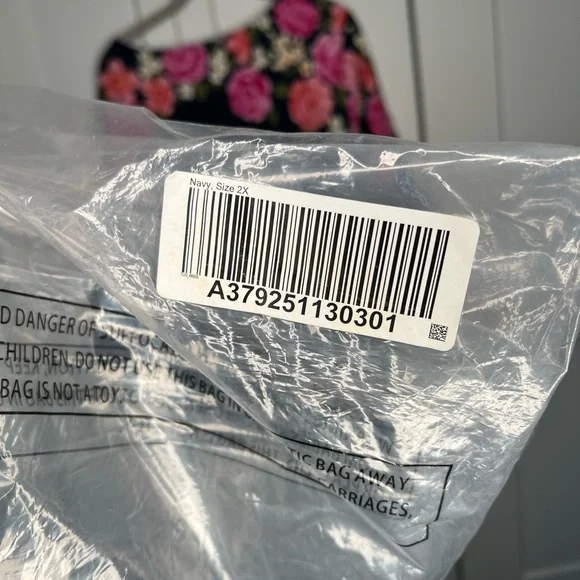 🚫🚫SOLD🚫🚫NWT Quacker Factory Floral Sequin Top - Picture 6 of 6